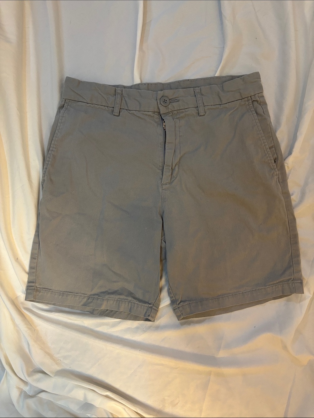 Old Navy Men's Light Gray Flat Front Chino Shorts
